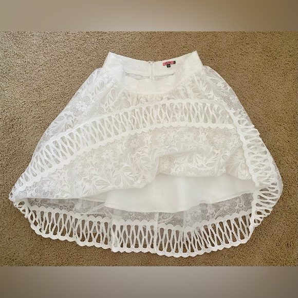 Chi Chi London Premium Lace Skirt with Cutwork Detail - Picture 9 of 12